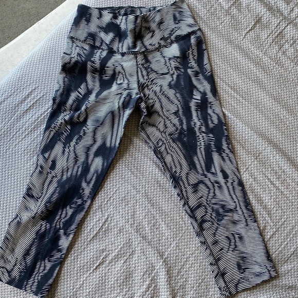 Nike crop leggings in XS - Picture 1 of 3